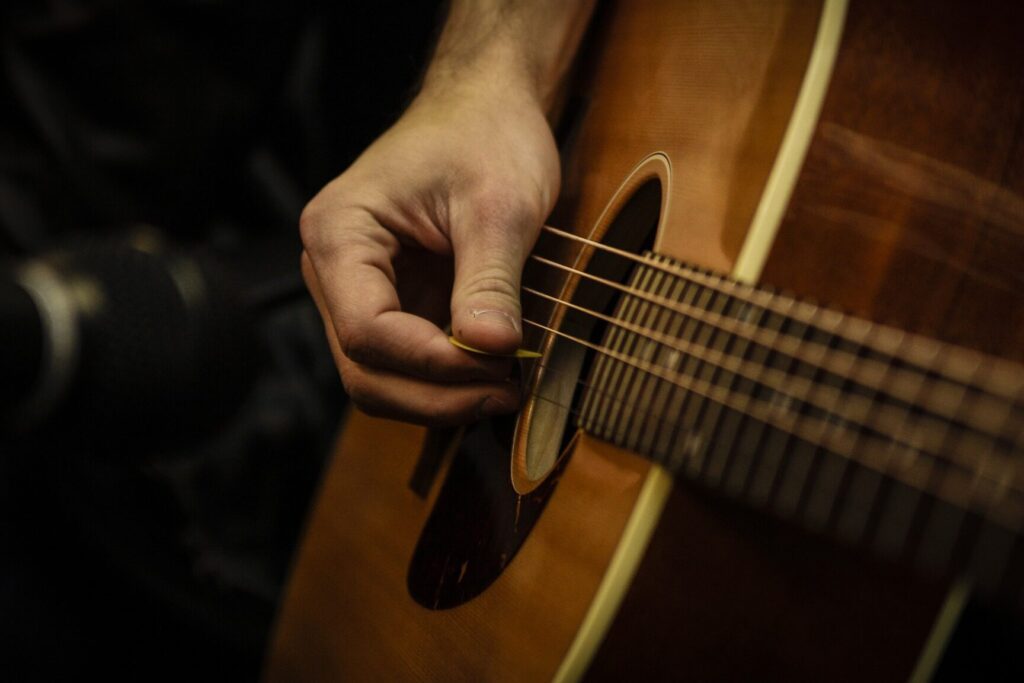 FM Ukulélé : Découvrez le Son Magique de cet Instrument Exquis !