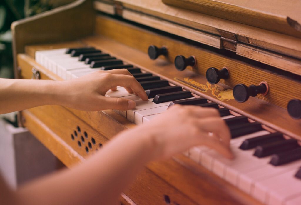 Les conseils essentiels pour les musiciens en herbe : Prenez votre envol vers le succès musical !