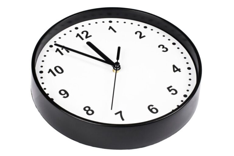 Que signifie vraiment voir souvent 23h23 sur votre horloge ?