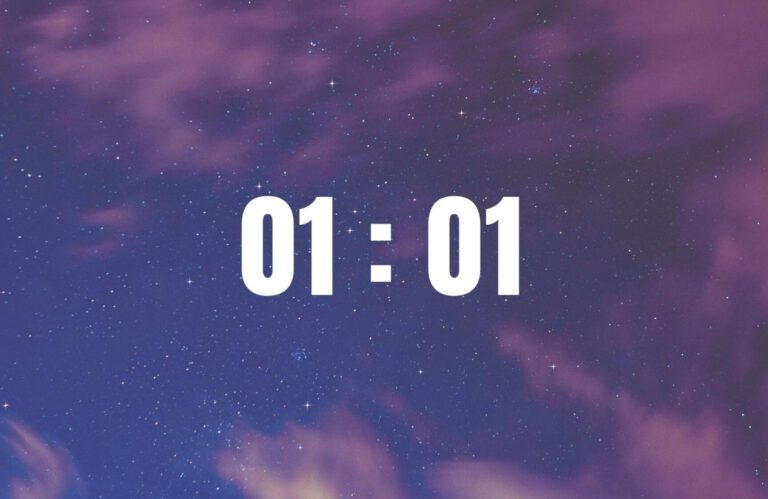 01h01 signification : quels messages cache l’heure miroir ?