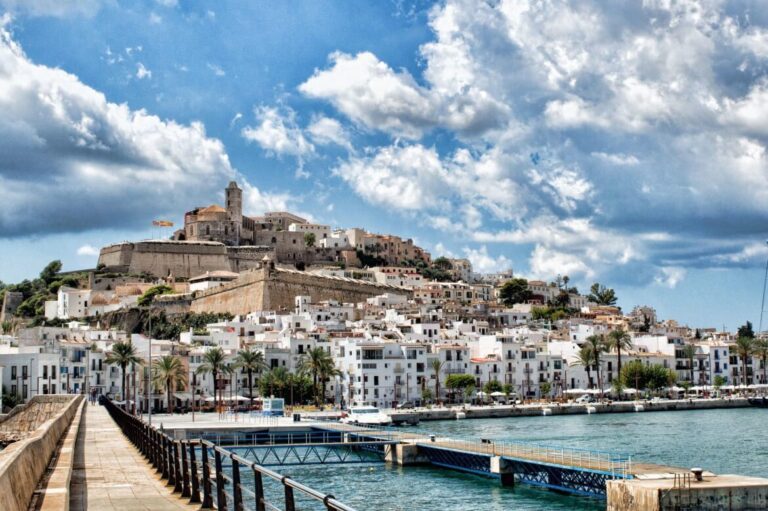 Amnesia Ibiza : comment le club a redéfini la fête nocturne sur l’île ?