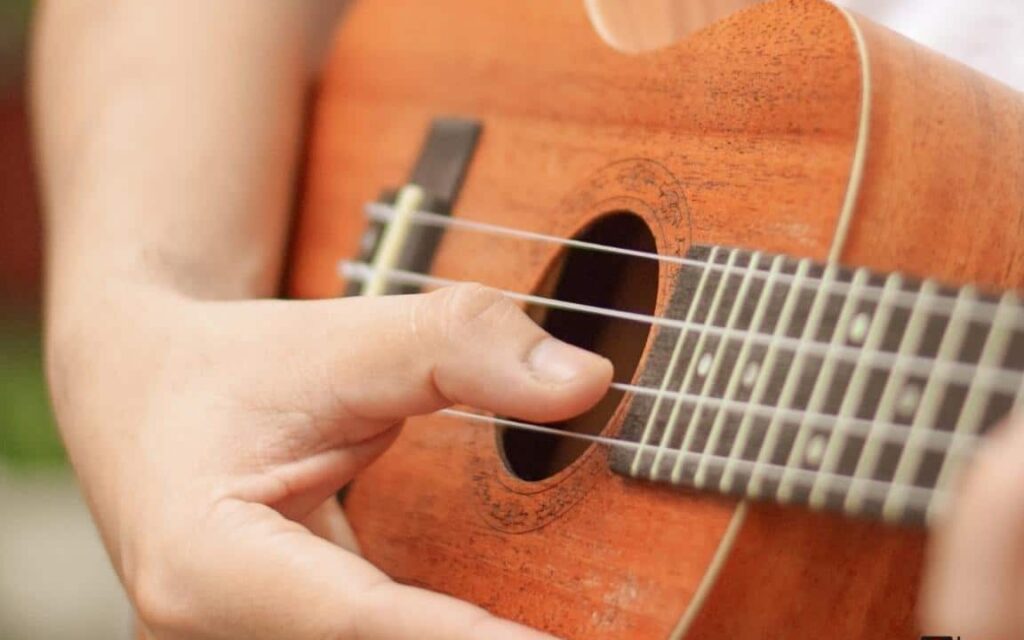 Apprenez à Accorder votre Ukulélé en Ligne : Les Meilleures Astuces et Outils