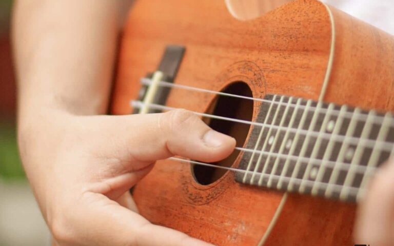 Apprenez à Accorder votre Ukulélé en Ligne : Les Meilleures Astuces et Outils