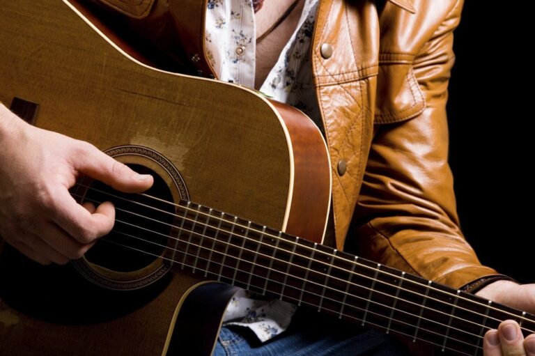 Les bienfaits de jouer de la guitare : une passion qui vous transporte !