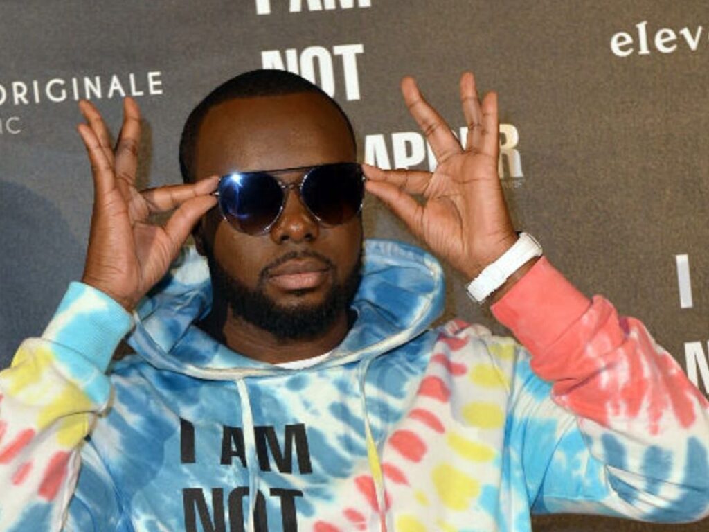 Pourquoi Gims le chanteur à toujours des lunettes ?