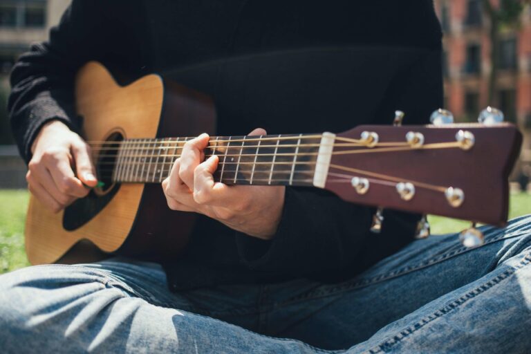 Simplement guitare : découvrez comment jouer facilement comme un pro !