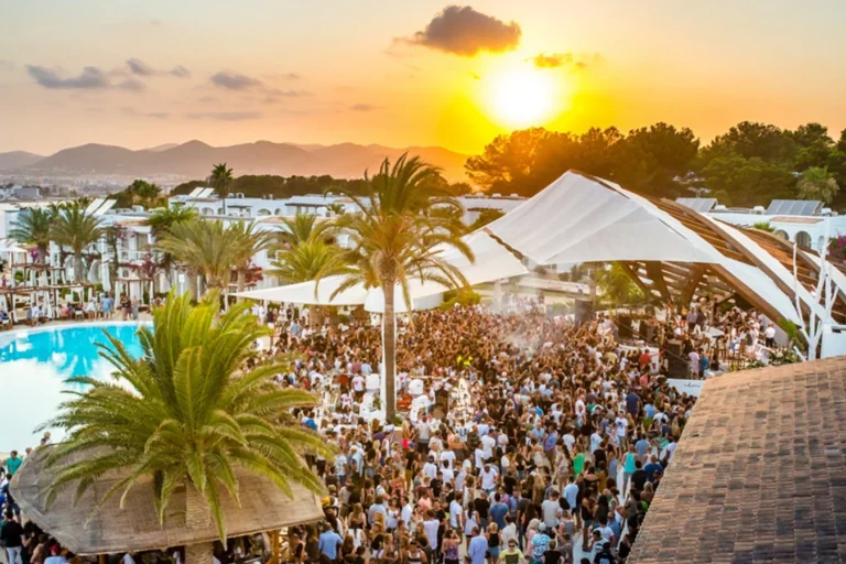 Destino Pacha Ibiza Resort : le guide ultime pour vivre la magie d’Ibiza