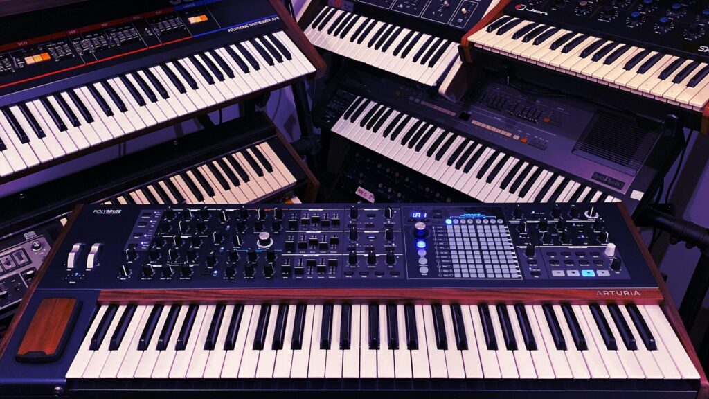 Exploration sonore : pourquoi les synthés Moog sont-ils si emblématiques ?
