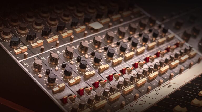 Pourquoi la table de mixage Neve est-elle un incontournable dans les studios d’enregistrement ?