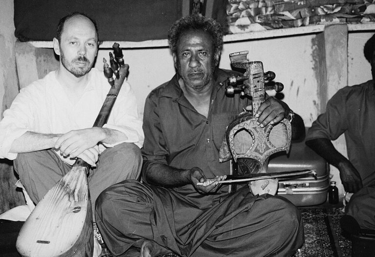 aum: plongée dans la vibration primordiale et sa signification dans la musique indienne