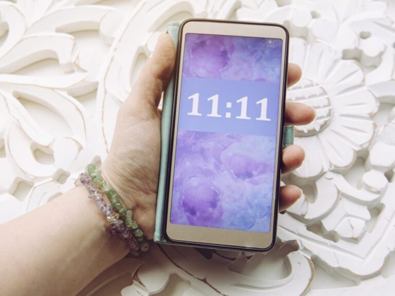 9h9 signification : décryptage du message caché derrière cette heure miroir