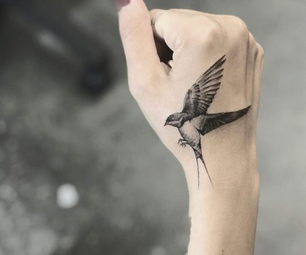 Le tatouage de lune : quelle signification derrière cet astre nocturne ?