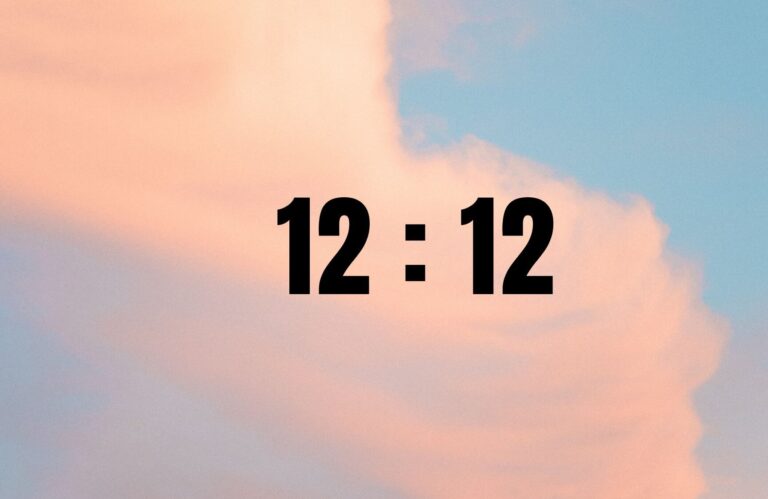 12h12 en amour : quelle est la signification de cette heure miroir ?
