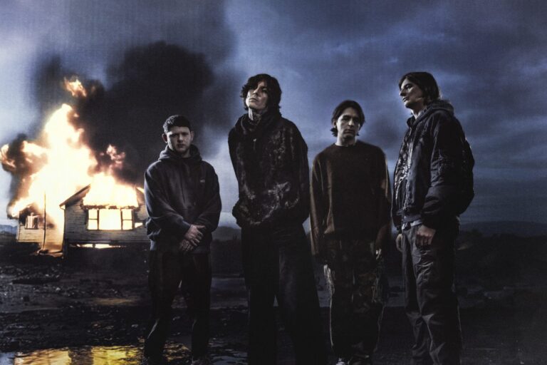 Bring Me The Horizon en concert avec des jeux de lumières spectaculaires