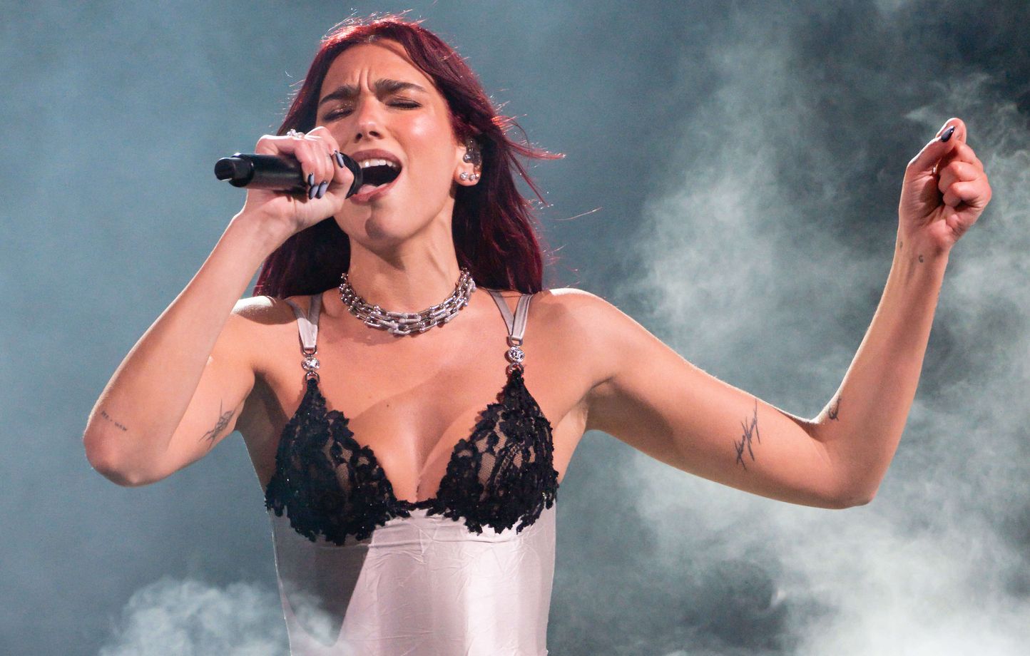 Dua Lipa concert à Glastonbury 2024