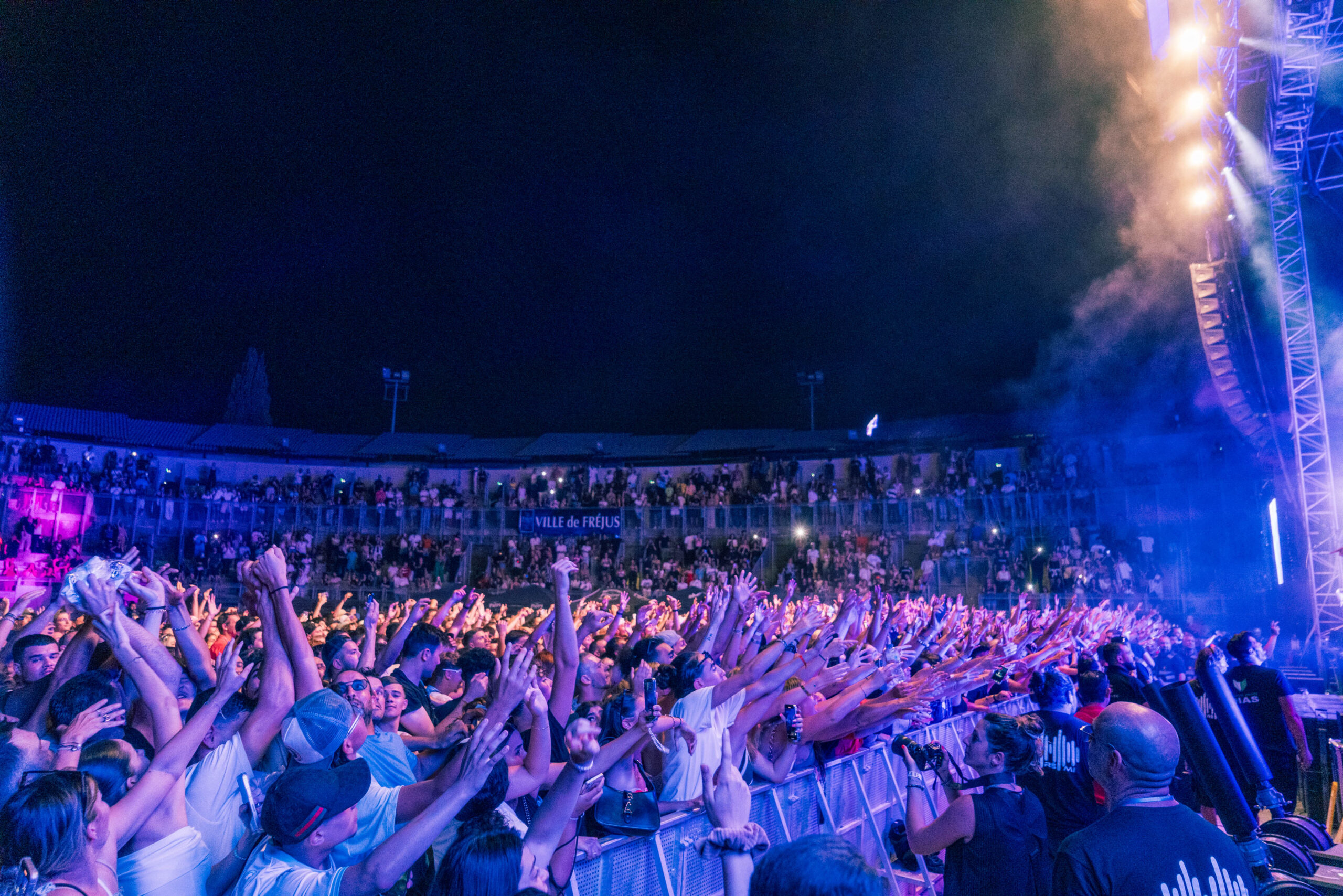 Jul en concert à Fréjus