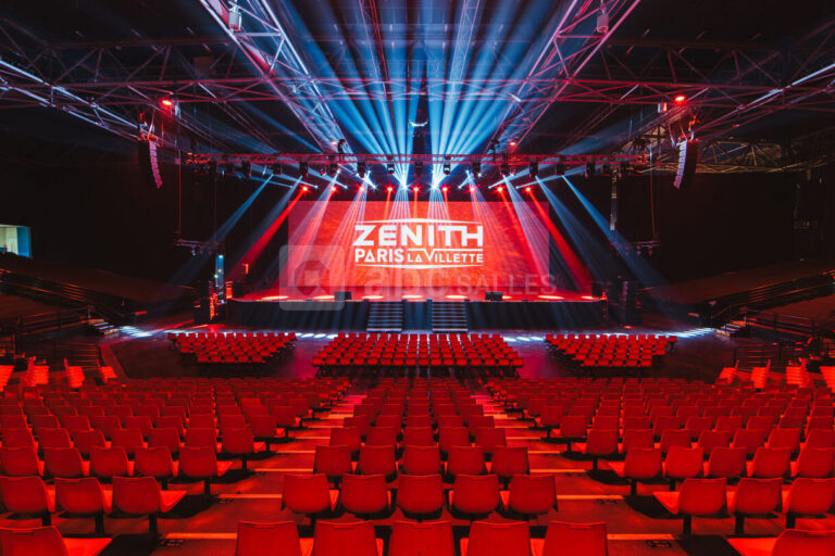 Quelle est la capacité de la fosse du Zénith Paris ?