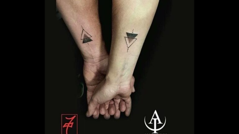 Quelle est la signification des tatouages en forme de triangle ?