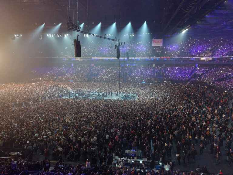 Quels artistes internationaux partent en tournée en 2025 ?
