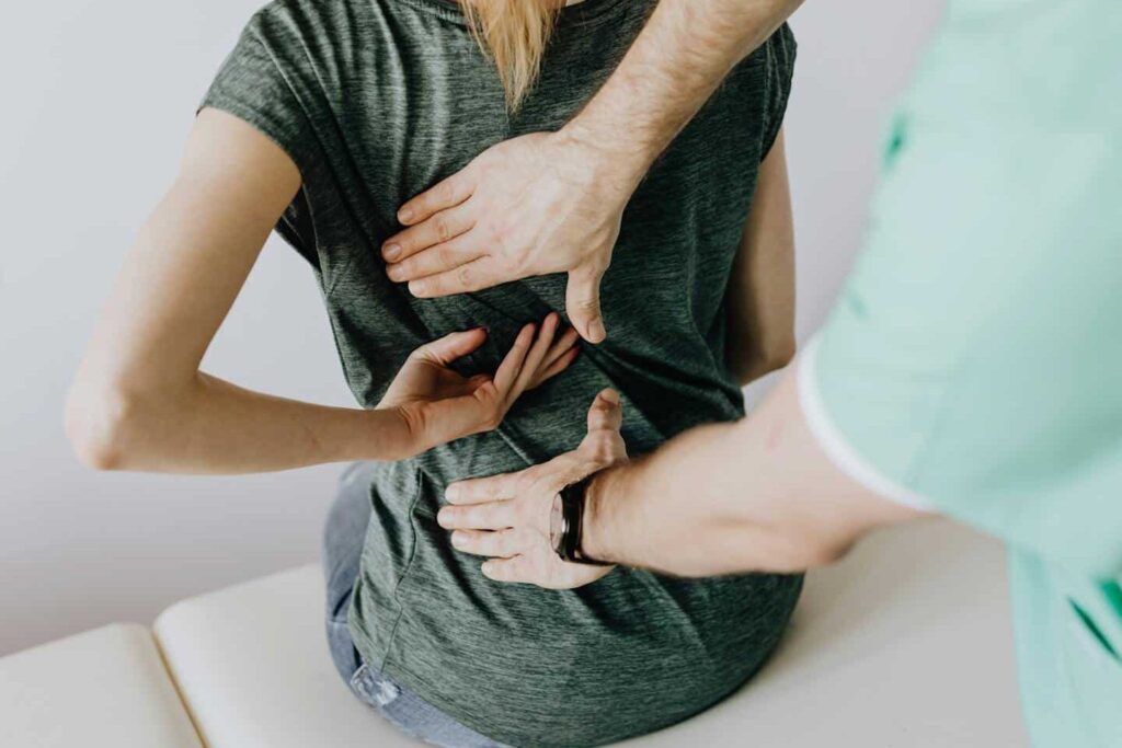 Mal de dos côté gauche : quelle signification pour votre santé ?