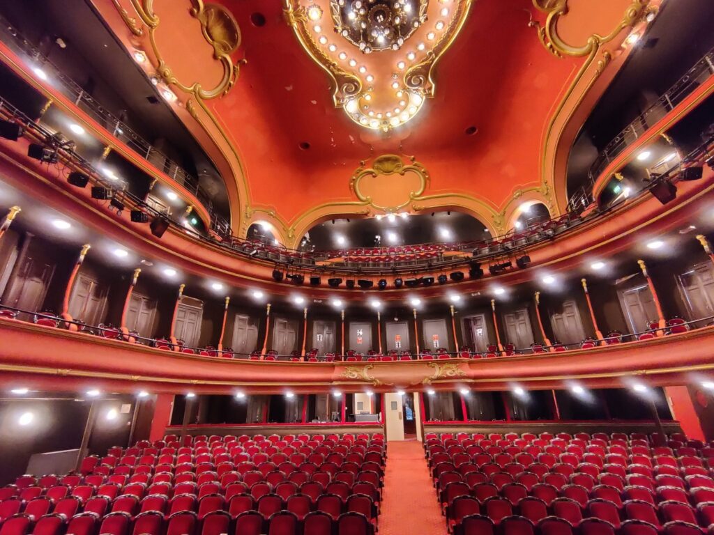 Quel est le programme du théâtre à Aix-les-Bains cette saison ?