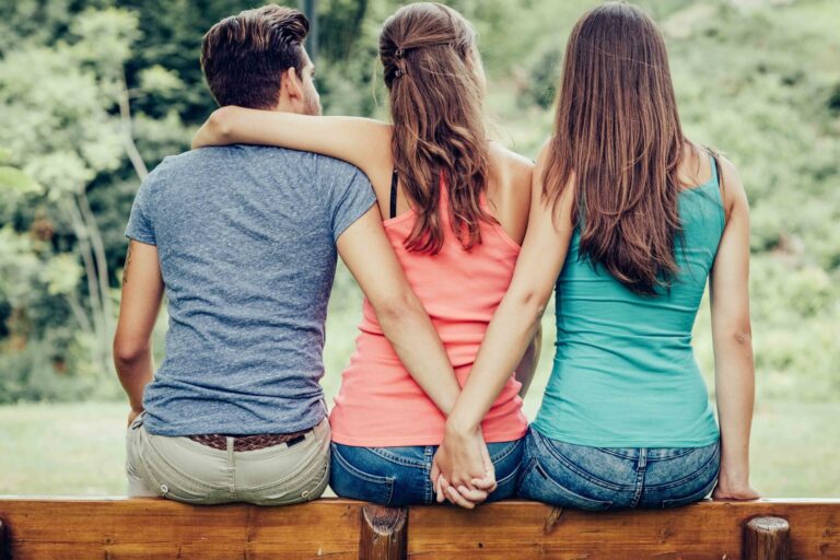 Voisin bruyant et irrespectueux : témoignages poignants et conseils pour en sortir