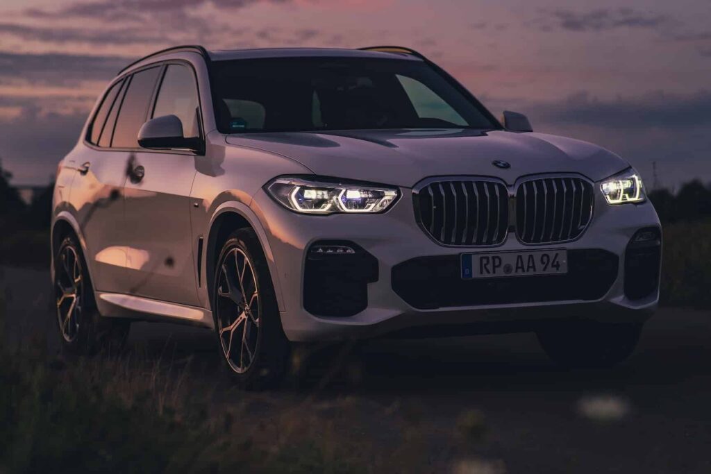 Quelle est la signification derrière l’acronyme SUV dans le monde automobile ?