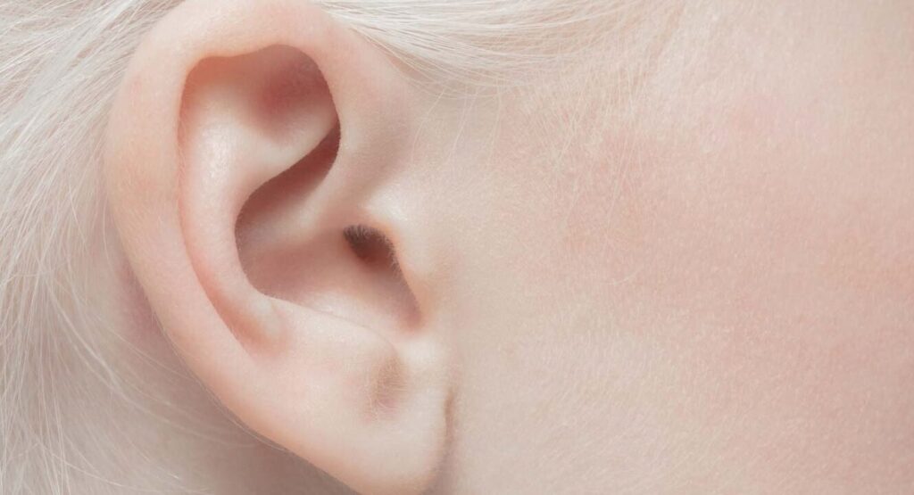Douleur à l’oreille droite : qu’est-ce que cela peut signifier ?