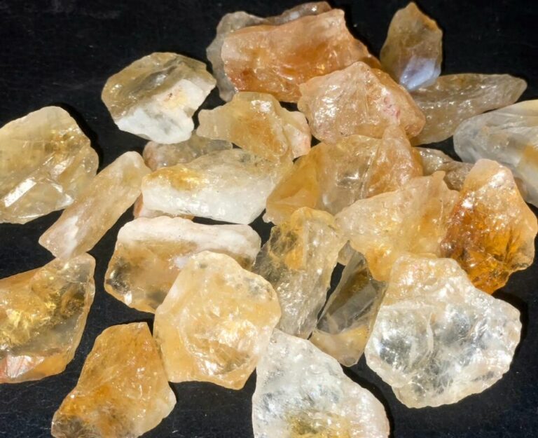La signification de la citrine en musique : découvrez son influence mystique