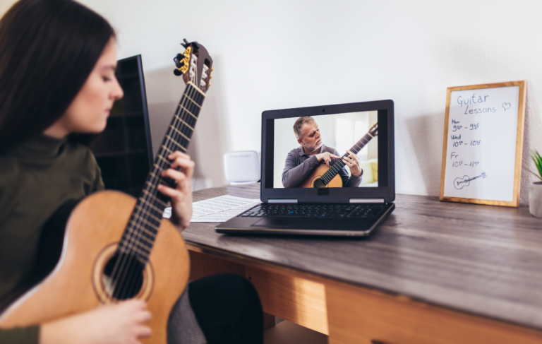 apprendre la guitare depuis chez eux